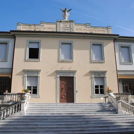 Sacro Cuore مارينا دي ماسا